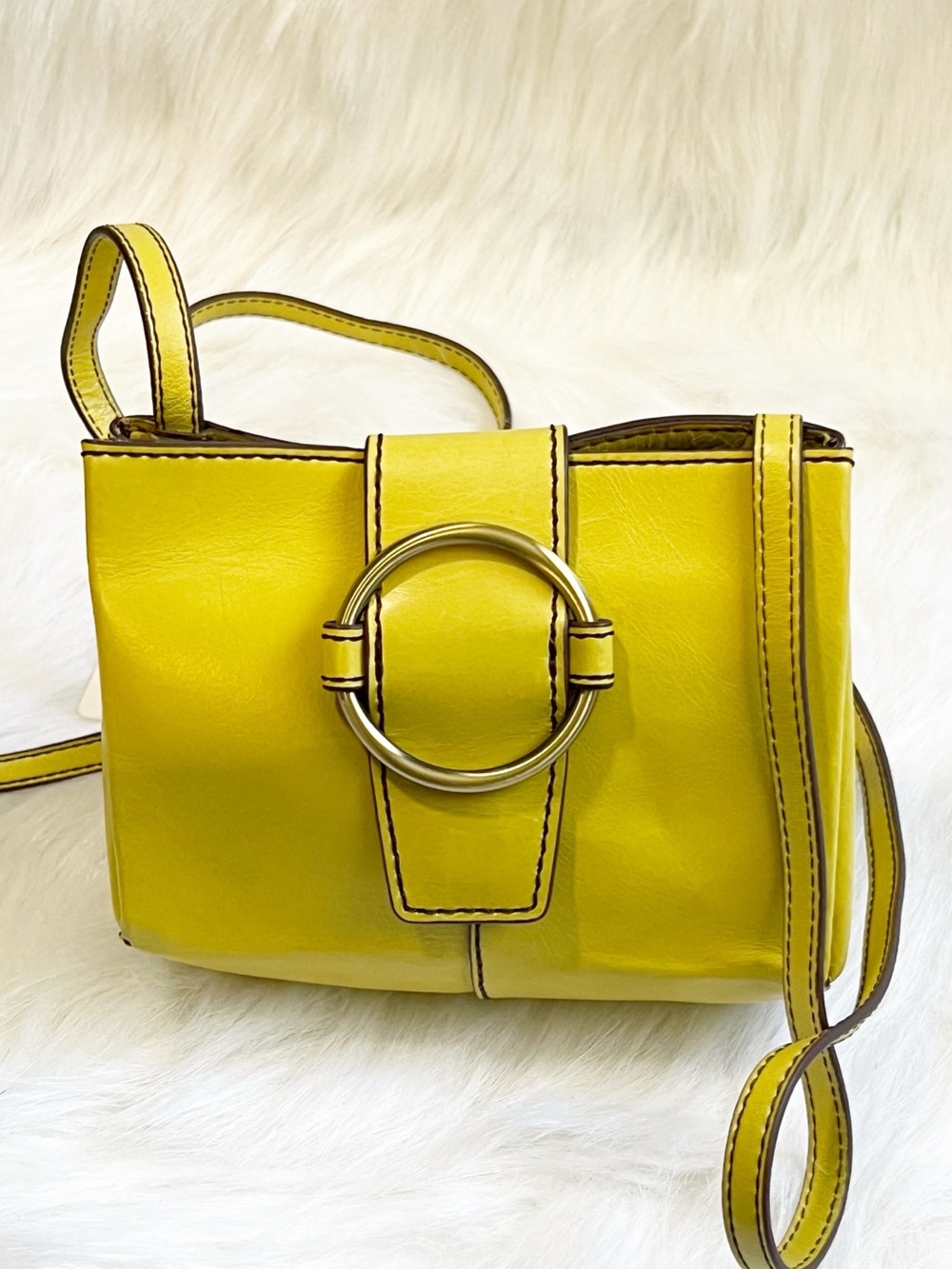 HOBO NWT Elan Leather Crossbody in Lemongrass Yellow Rare - Picture 3 of 8